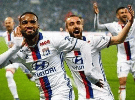 法国杯转会期再迎强敌,多特蒙德调整名单,主帅态度——目标明确,医务组通报恢复的简单介绍-开云体育官网